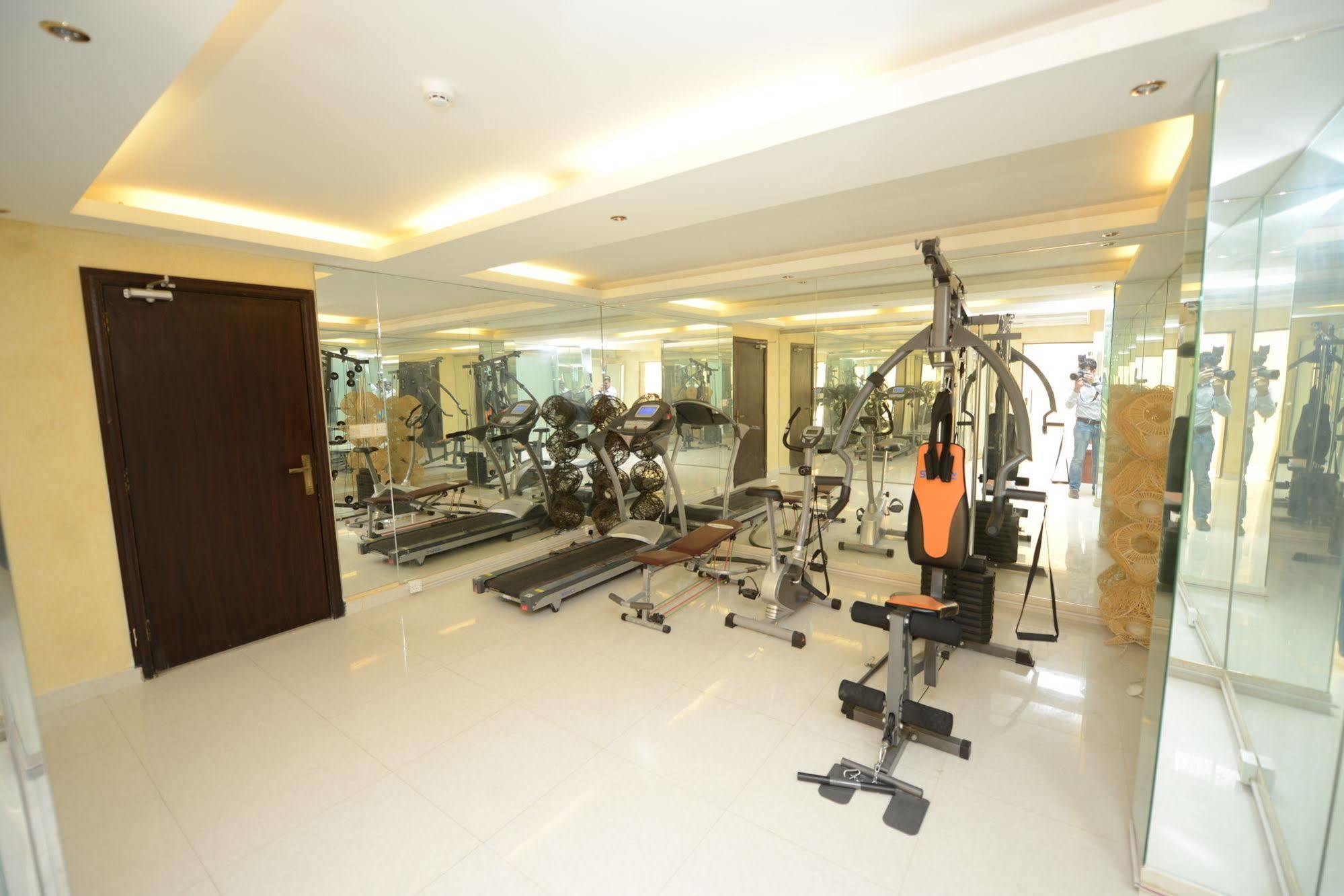 Hotelier Suites Riyadh Exterior photo
